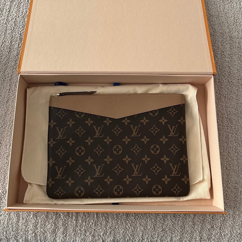 Louis Vuitton Daily Pouch